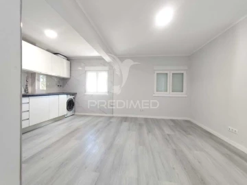 Apartamento T3 para Venda em Laranjeiro e Feijó
