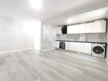 Apartamento T3 para Venda em Laranjeiro e Feijó