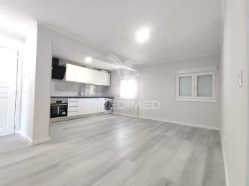 Apartamento T3 para Venda em Laranjeiro e Feijó