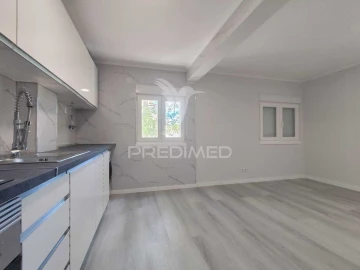 Apartamento T3 para Venda em Laranjeiro e Feijó