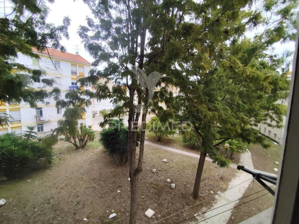 Apartamento T3 para Venda em Laranjeiro e Feijó Foto 2