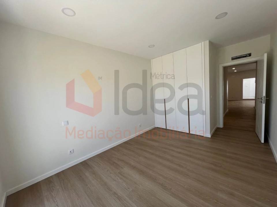 Moradia T4 para Venda em Quinta do Anjo Foto 14