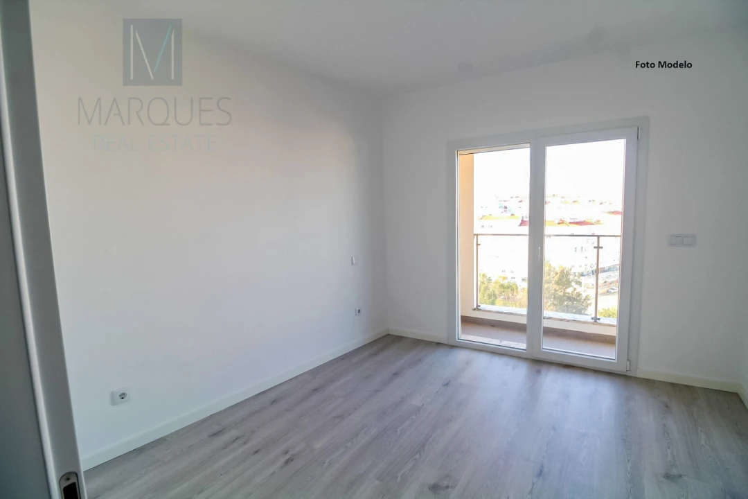 Apartamento T1 para Venda em Corroios Foto 9