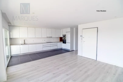 Apartamento T1 para Venda em Corroios
