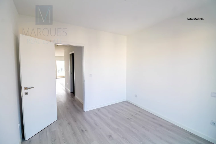 Apartamento T1 para Venda em Corroios Foto 8