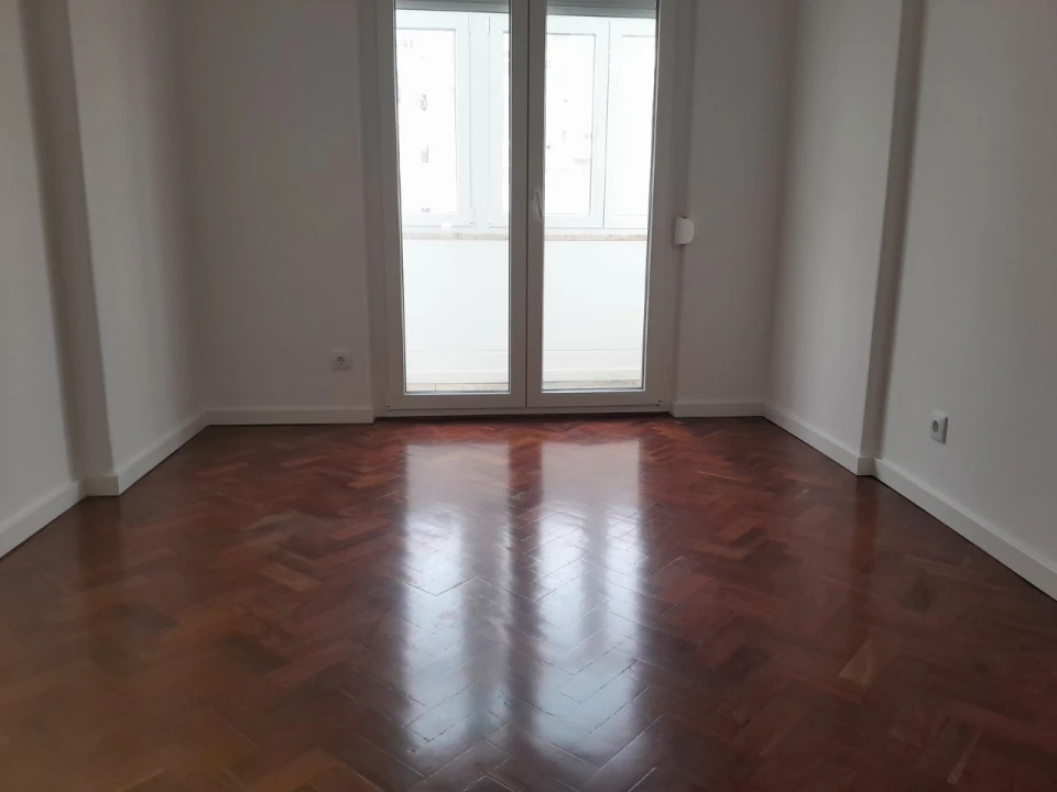 Apartamento T3 para Arrendamento em Alvalade Foto 18