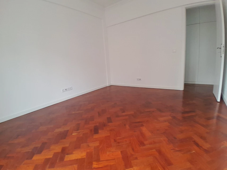 Apartamento T3 para Arrendamento em Alvalade Foto 26
