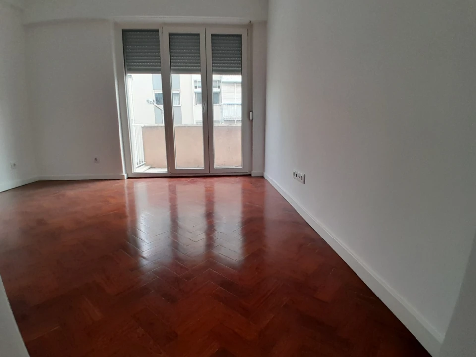 Apartamento T3 para Arrendamento em Alvalade Foto 28
