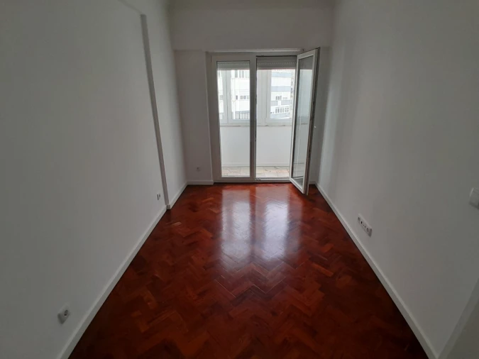 Apartamento T3 para Arrendamento em Alvalade Foto 12