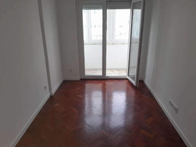 Apartamento T3 para Arrendamento em Alvalade Foto 14