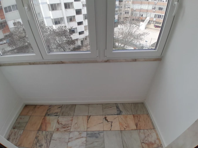 Apartamento T3 para Arrendamento em Alvalade Foto 15