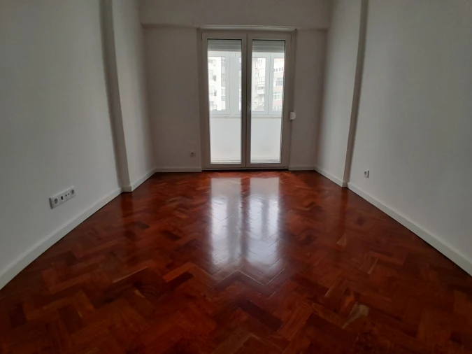 Apartamento T3 para Arrendamento em Alvalade Foto 19