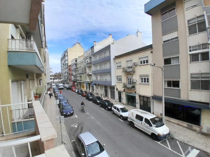 Apartamento T3 para Arrendamento em Alvalade Foto 27