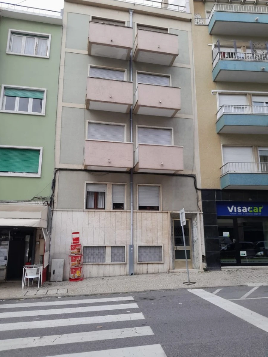 Apartamento T3 para Arrendamento em Alvalade Foto 38