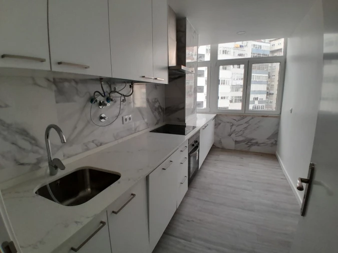 Apartamento T3 para Arrendamento em Alvalade Foto 39