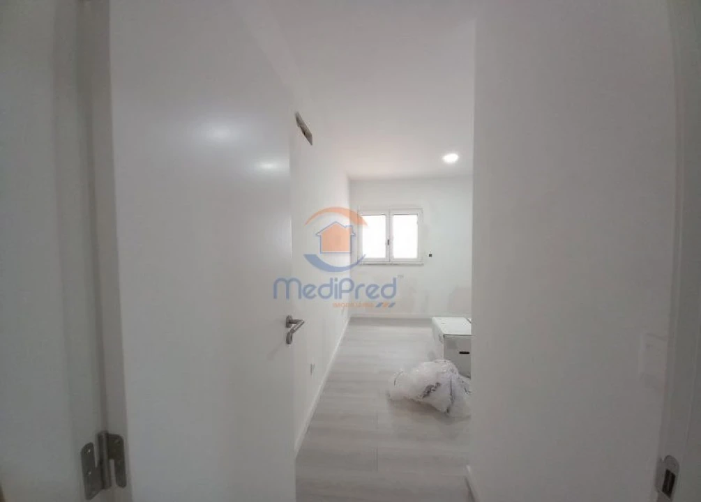 Apartamento T4 para Venda em Vila Franca de Xira Foto 18