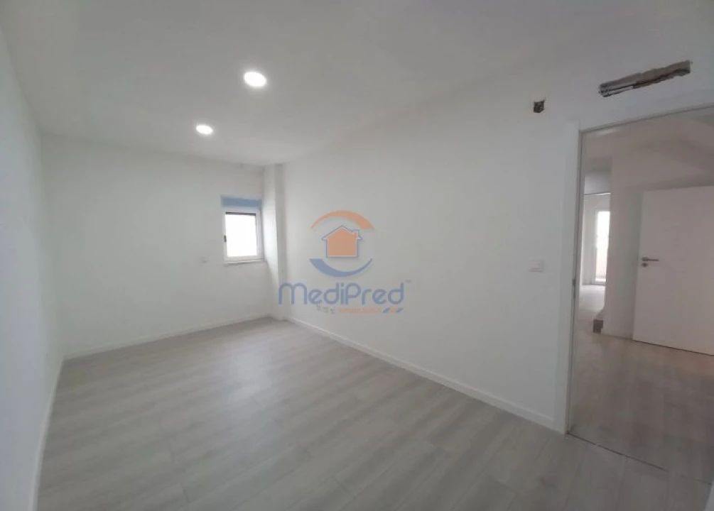 Apartamento T4 para Venda em Vila Franca de Xira Foto 32