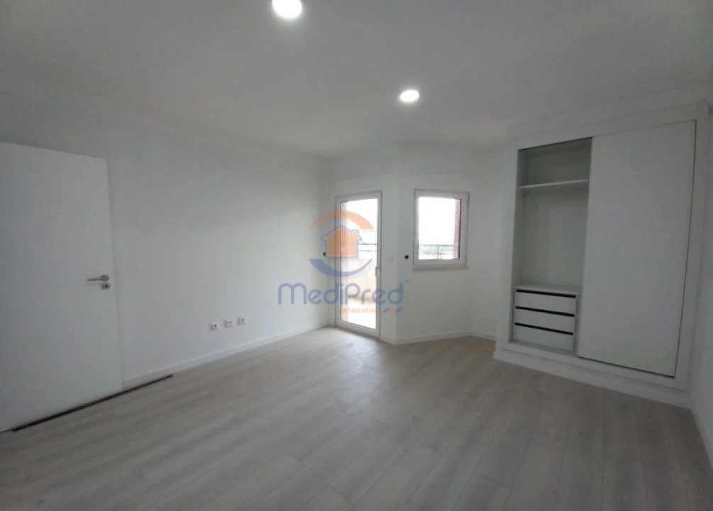 Apartamento T4 para Venda em Vila Franca de Xira Foto 36