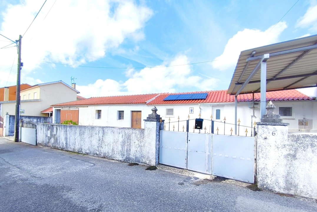 Moradia T2 para Venda em Vila Verde dos Francos Foto 1