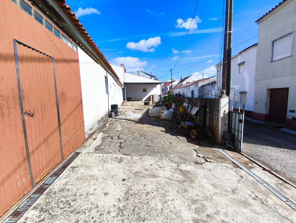 Moradia T2 para Venda em Vila Verde dos Francos Foto 17