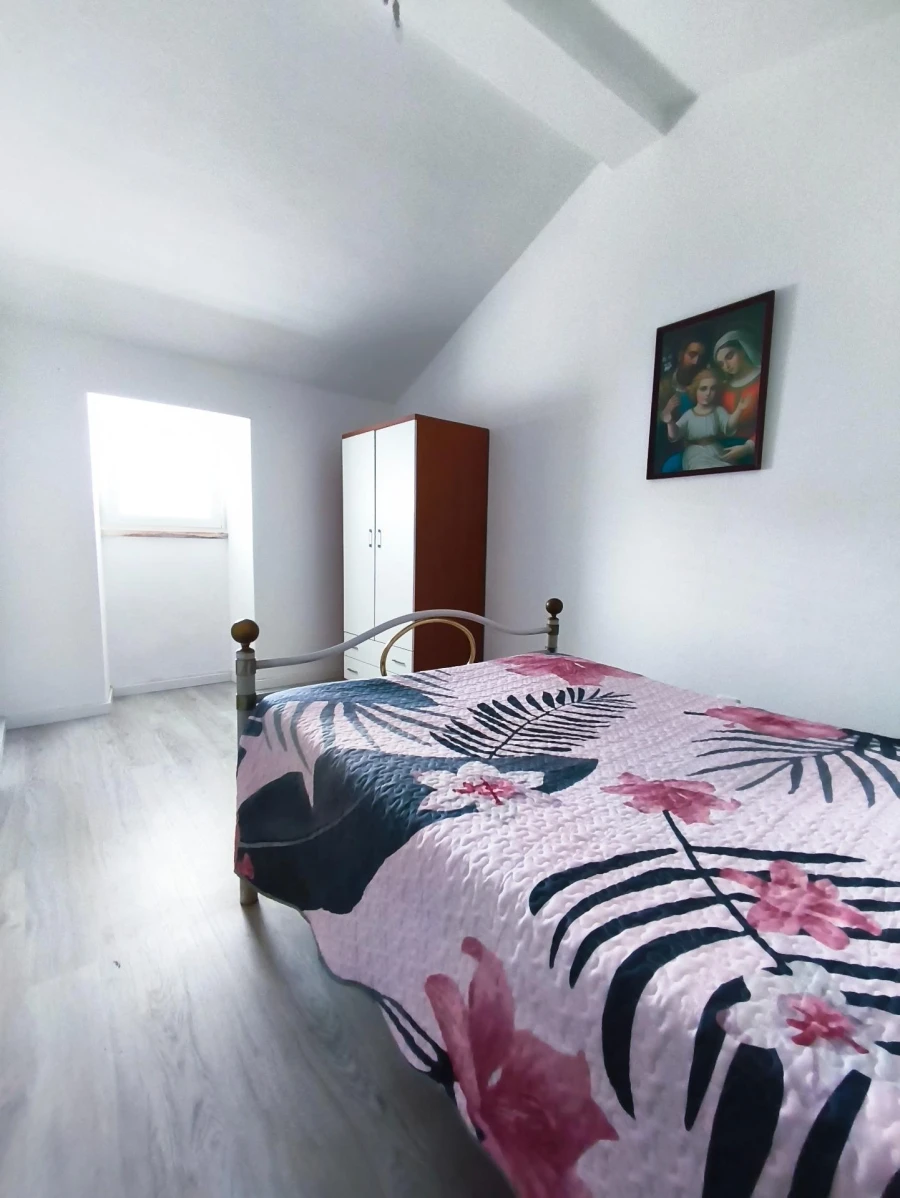 Moradia T2 para Venda em Vila Verde dos Francos Foto 9