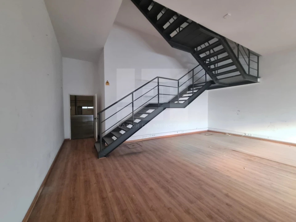 Armazém para Arrendamento em Alverca do Ribatejo e Sobralinho Foto 12