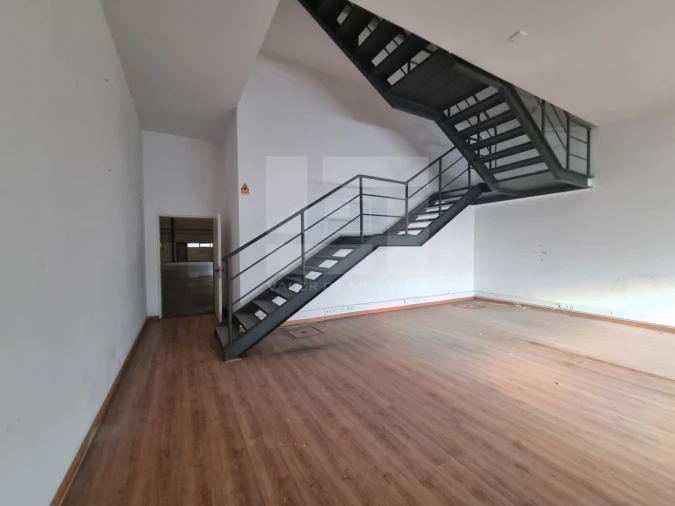 Armazém para Arrendamento em Alverca do Ribatejo e Sobralinho Foto 12