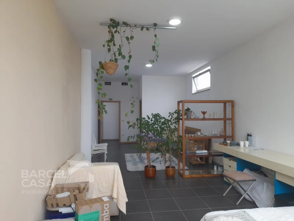 Loja para Arrendamento em Galegos (São Martinho) Foto 2