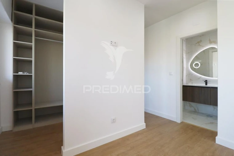 Apartamento T2 para Venda em Falagueira-Venda Nova Foto 3