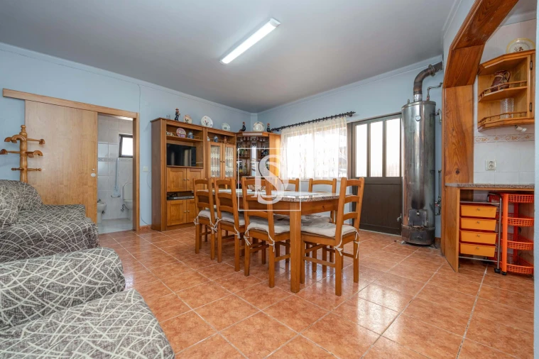 Moradia T3 para Venda em Alqueidão Foto 4