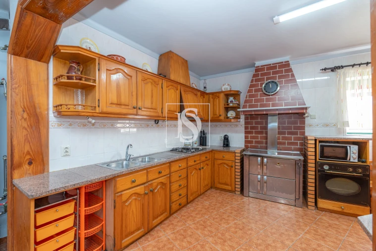 Moradia T3 para Venda em Alqueidão Foto 5