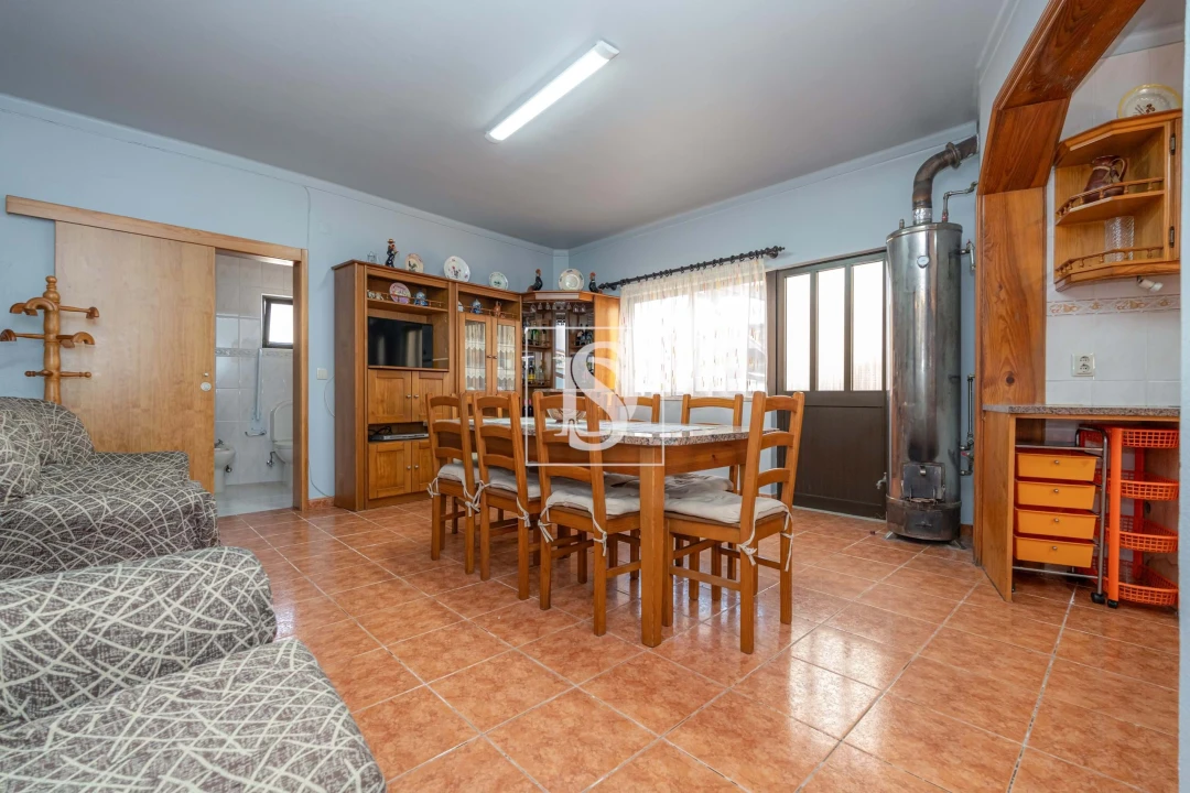 Moradia T3 para Venda em Alqueidão Foto 4