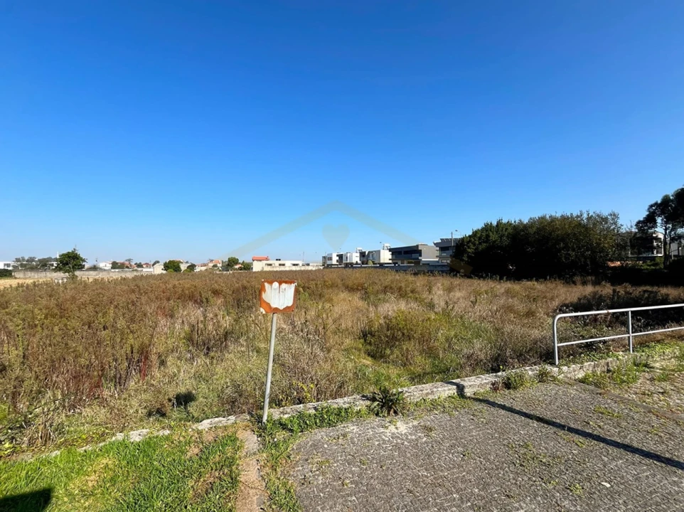 Terreno para Venda em Póvoa de Varzim, Beiriz e Argivai Foto 1