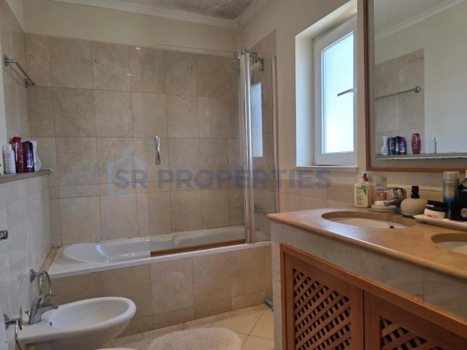 Apartamento T2 para Venda em Quarteira Foto 17