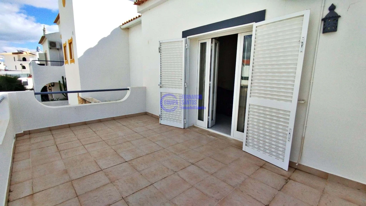 Moradia T4 para Venda em Guia Foto 22