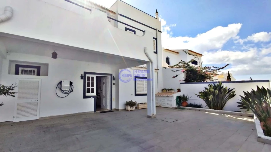 Moradia T4 para Venda em Guia Foto 6