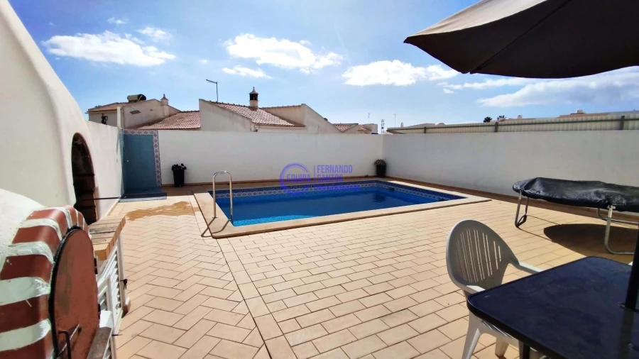 Moradia T4 para Venda em Guia Foto 9