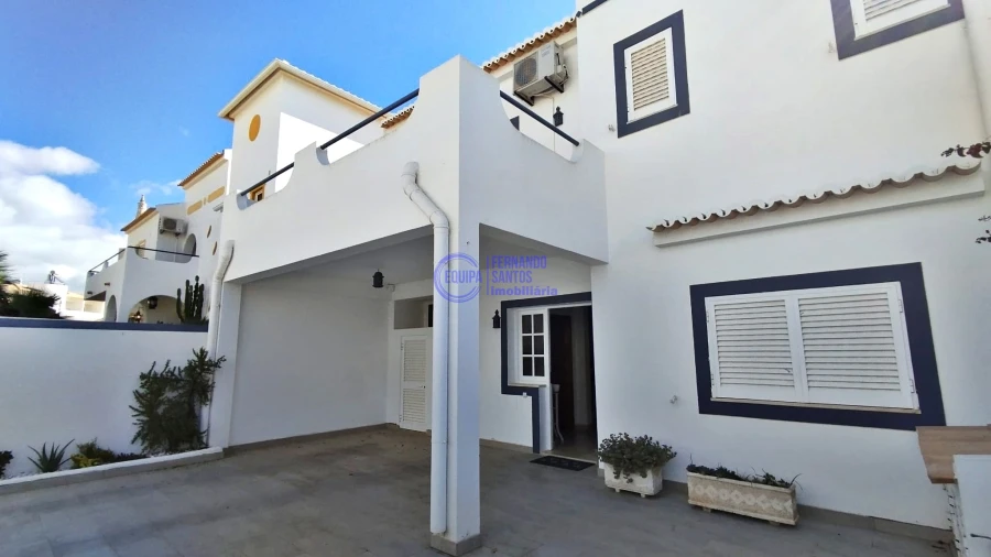 Moradia T4 para Venda em Guia Foto 5