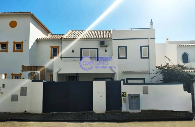 Moradia T4 para Venda em Guia Foto 36