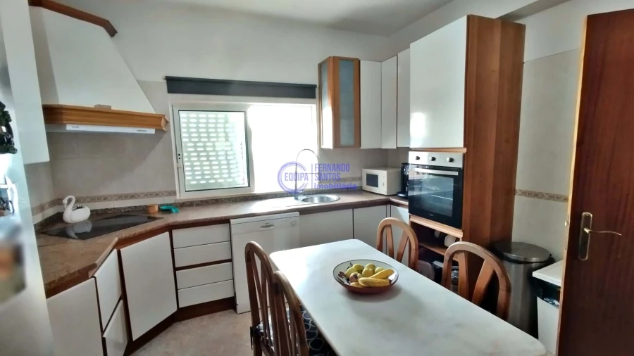 Moradia T4 para Venda em Guia Foto 3