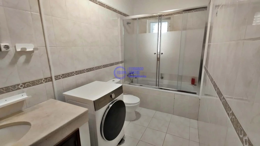 Moradia T4 para Venda em Guia Foto 18