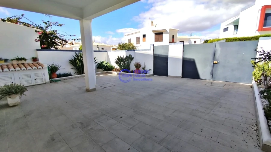 Moradia T4 para Venda em Guia Foto 7