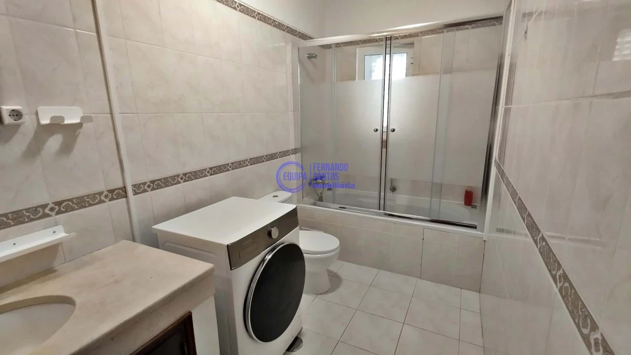Moradia T4 para Venda em Guia Foto 18