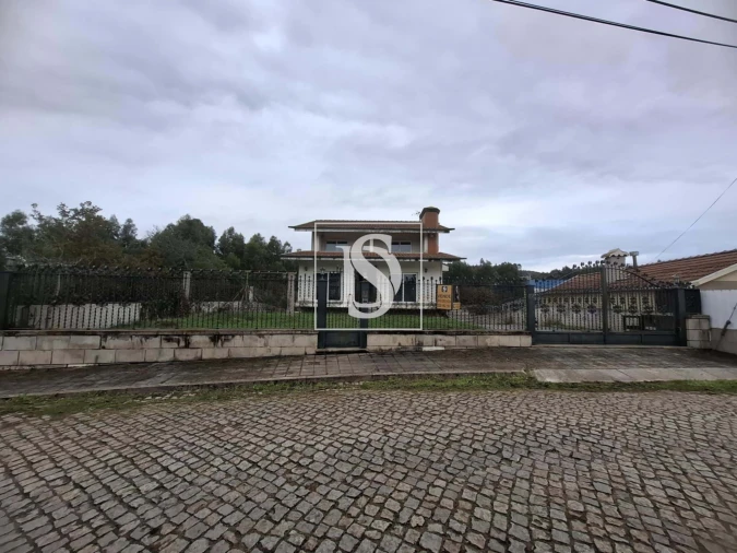 Moradia T4 para Venda em Alfena Foto 28