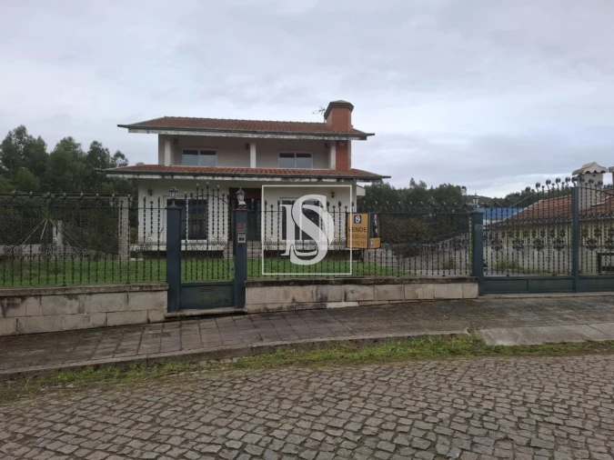 Moradia T4 para Venda em Alfena Foto 27