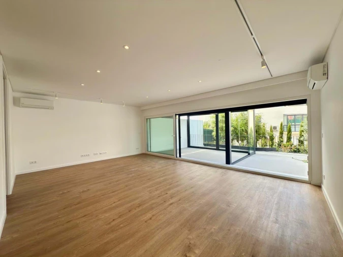 Moradia T3 para Arrendamento em Campolide Foto 4