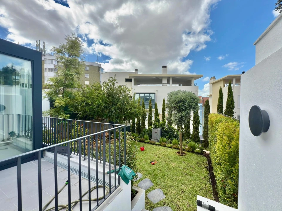 Moradia T3 para Arrendamento em Campolide Foto 23