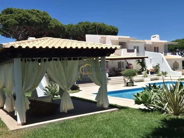 Moradia T5 para Venda em Albufeira e Olhos de Água