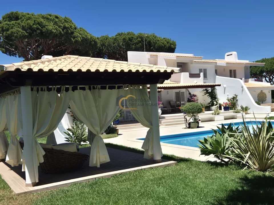 Moradia T5 para Venda em Albufeira e Olhos de Água Foto 1
