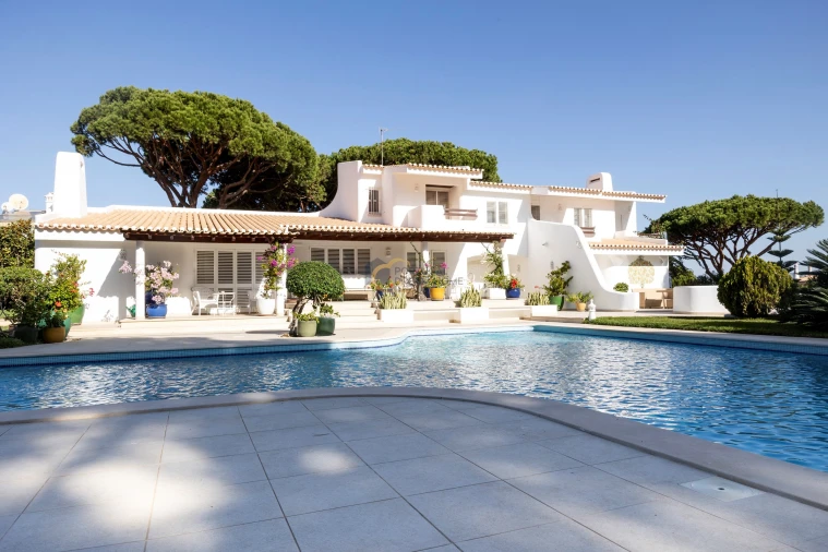 Moradia T5 para Venda em Albufeira e Olhos de Água